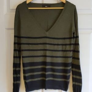 V-Neck light weight sweater